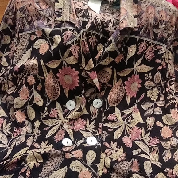 Vintage Rabbit design double breasted floral shirt - Picture 6 of 6